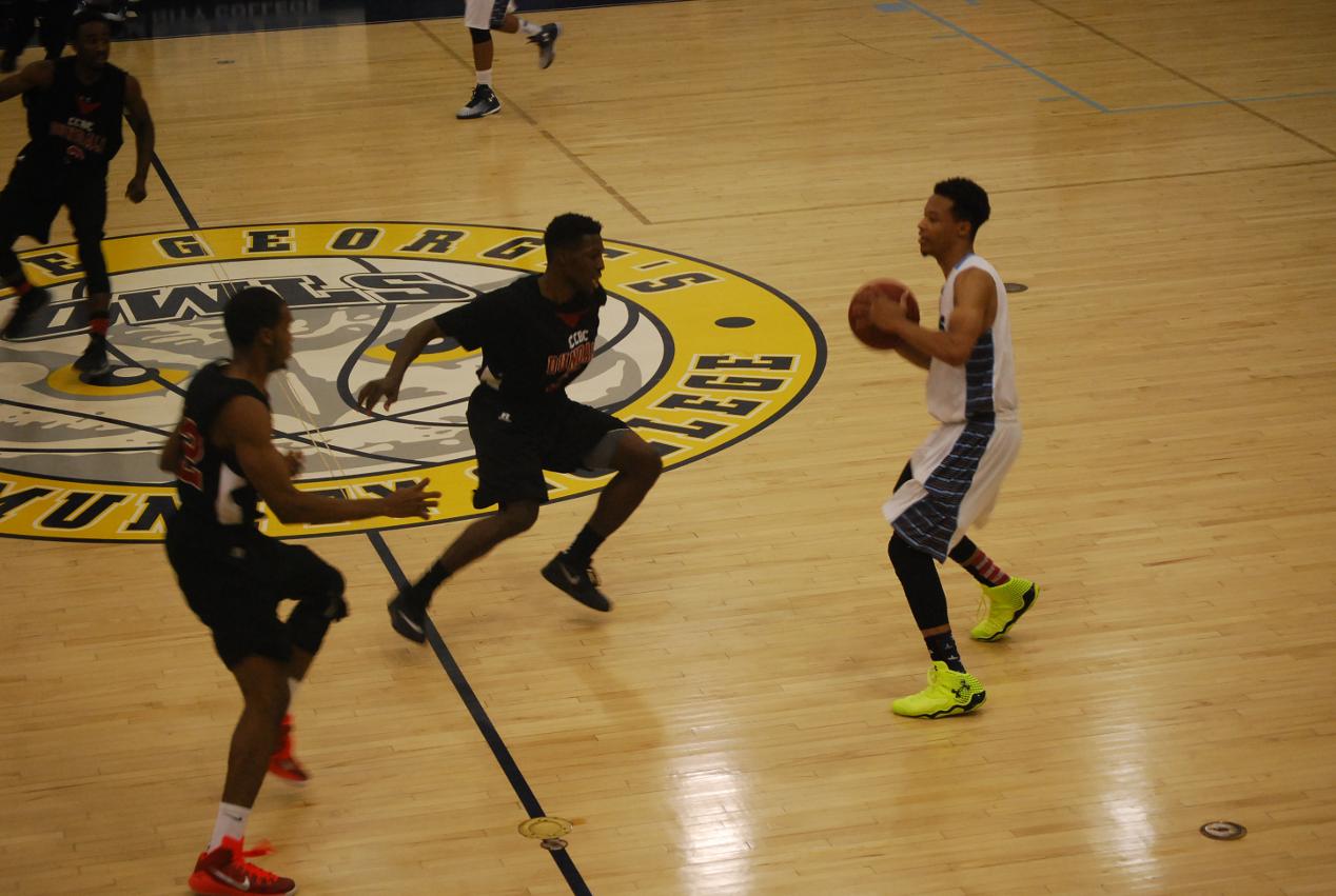 Back to Back Road Wins for Men&rsquo;s Basketball