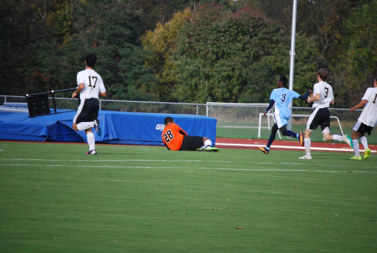 Owls knock off Howard