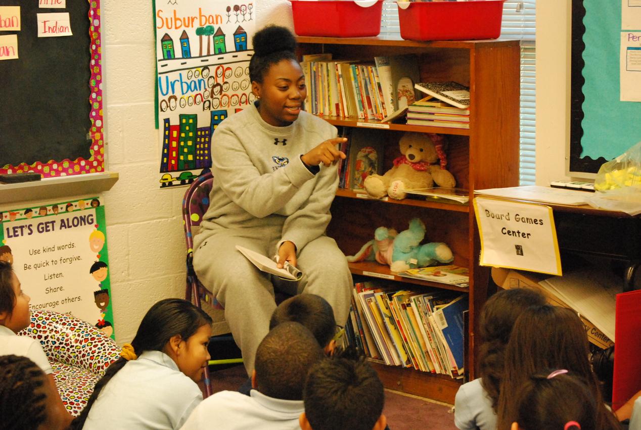 Women&rsquo;s Basketball doing work in the Community