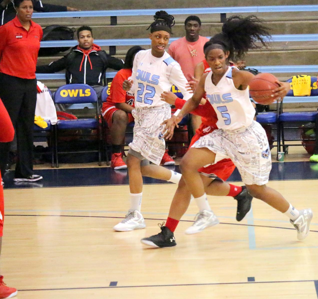 Smith Impresses in Owls Loss